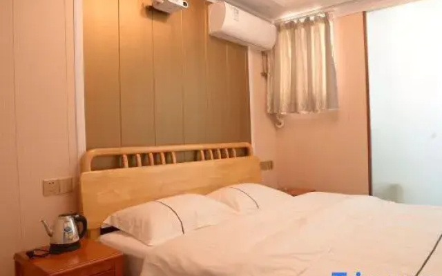 X9 E-sports Movie Homestay (Guanggu Plaza)