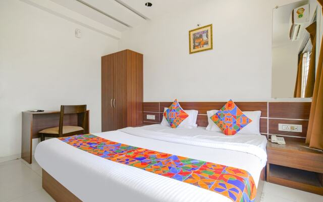 Capital O 63423 Hotel Regal Regency