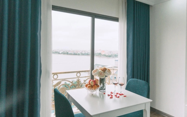 Queenie Hotel