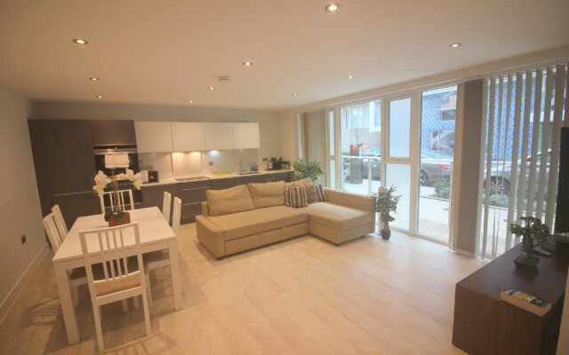 The Station Suite (Peymans)