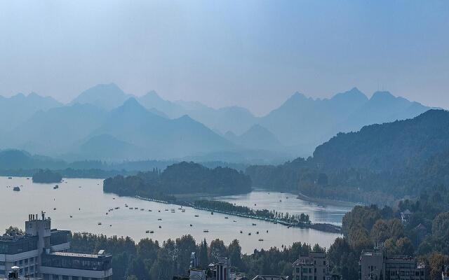 Ji Hotel Hangzhou West Lake Hubin Erqing Building