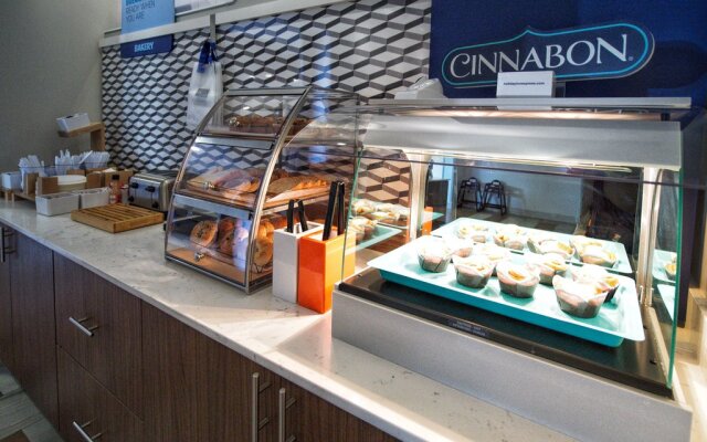 Holiday Inn Express & Suites Moore by IHG