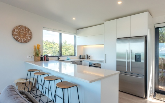Luna Cottage - Ocean Views on Waiheke – Guest Rooms – Blackpool