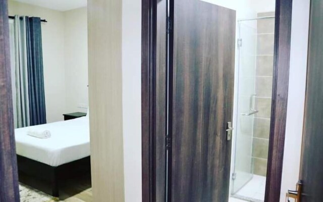 Lux Suites Silverstone  Apartments