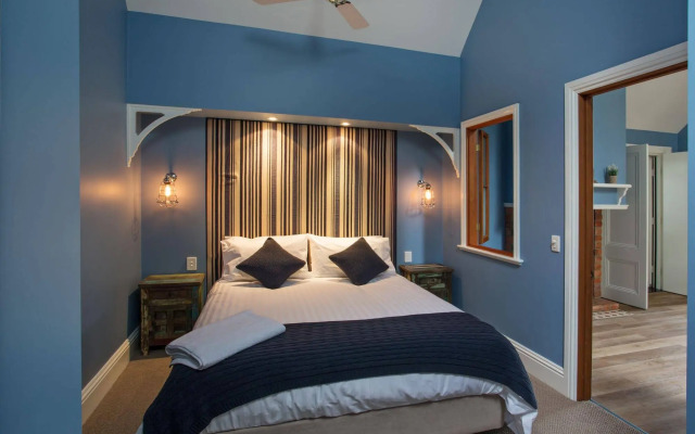 Oak Tree Lodge