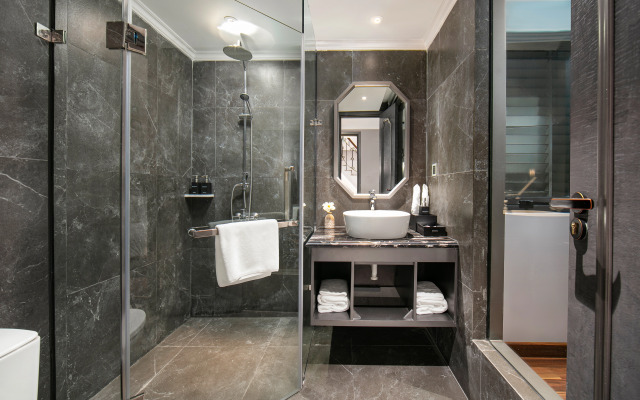 L'Heritage Hotel