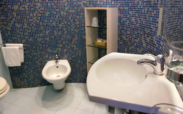 International Hotel & Suite