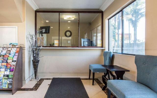 Rodeway Inn & Suites LAX