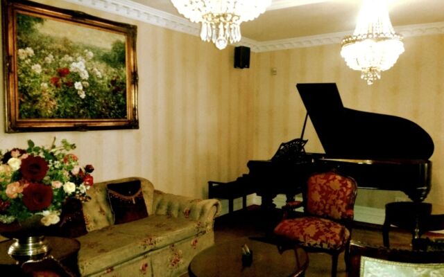 Cricklewood Manor