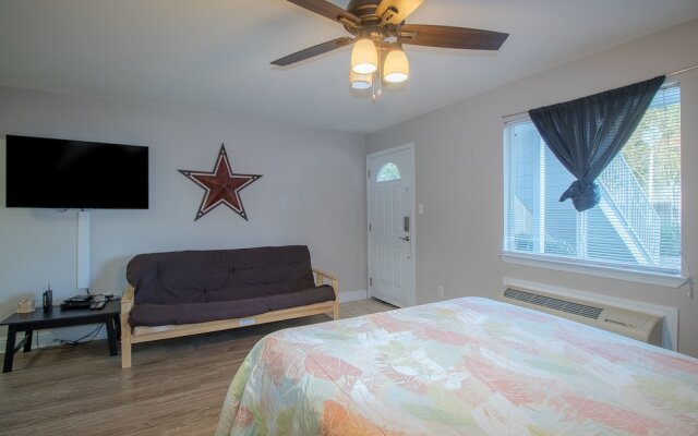 Oak Shores Studio 56
