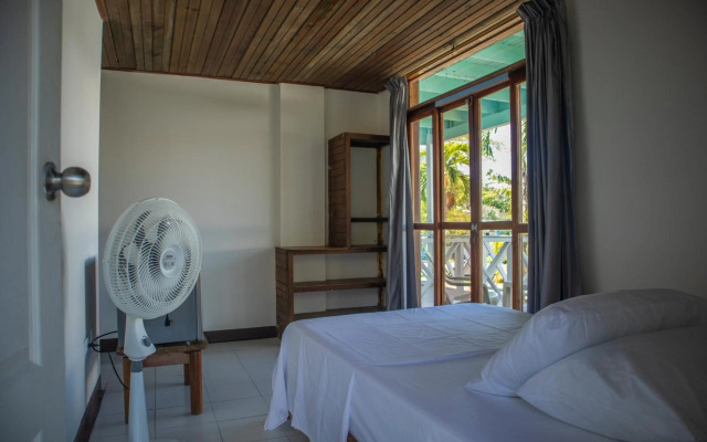 South West Bay Cabañas