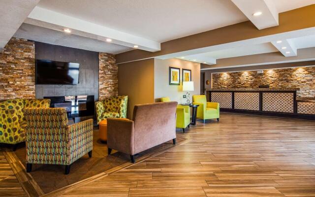 Clarion Pointe Independence - Kansas City