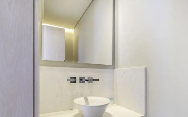 LUX Iconic Views at Palm Tower Suite 2