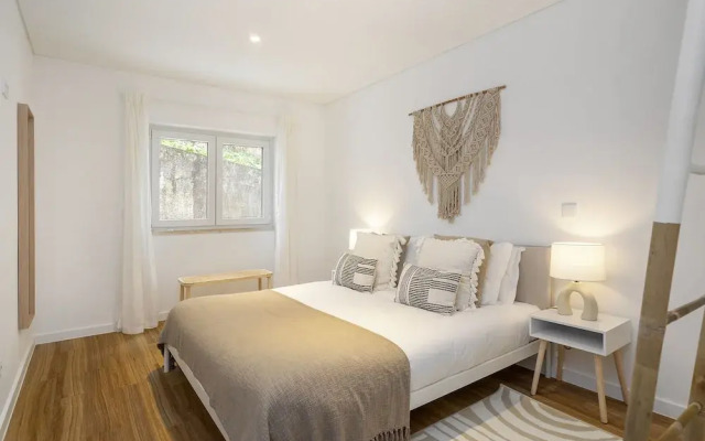 Chic & Stylish Retreat In Estoril'S Finest Location