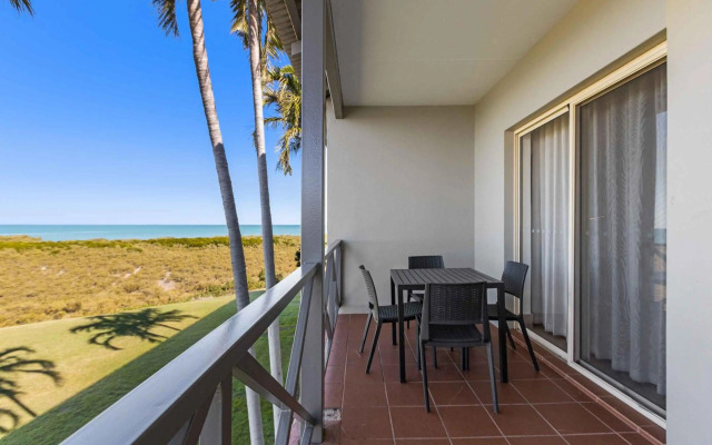 Moonlight Bay Suites