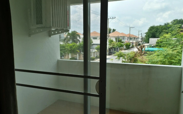 TongPrasit Place