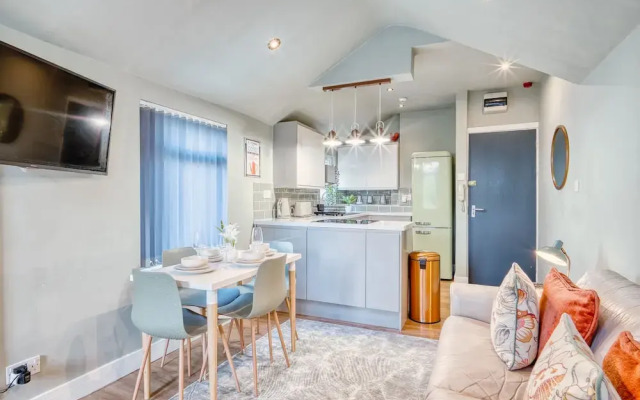 Stylish 2Bed 10 min to Centre Garden