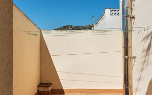 Splendid Mansion in Palau-Saverdera near Sea