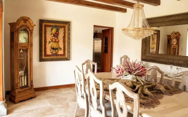 Luxury Guayllabamba House Gym Jacuzzi Parking Pool Wifi