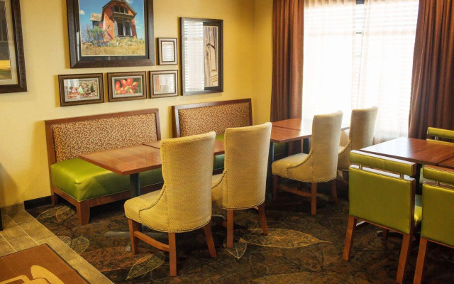 Little Missouri Inn & Suites New Town