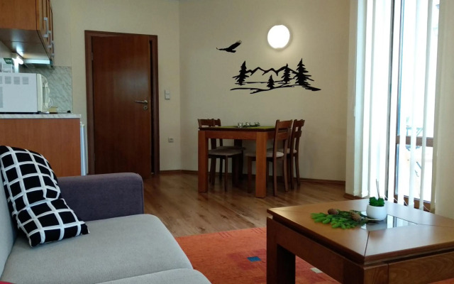 Pine Tree Apartment D34