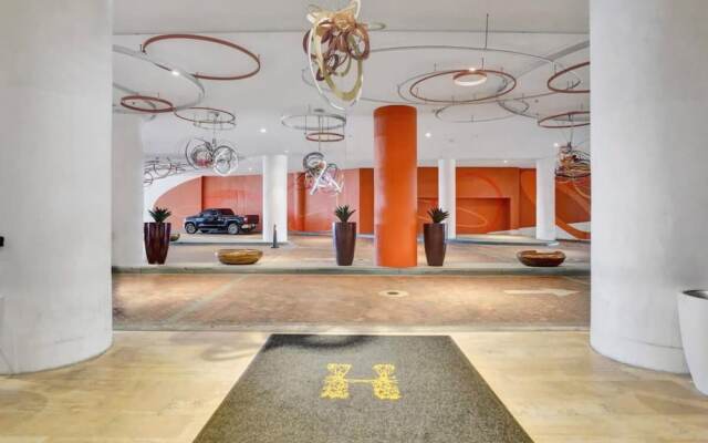 Oceanfront Luxury Condo 1BR Balcony, Hollywood