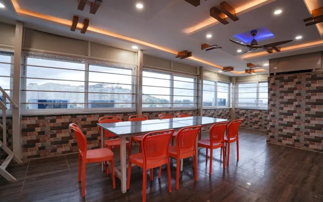 Fabhotel A White Pearl Suites