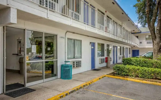 Motel 6 Conroe, TX