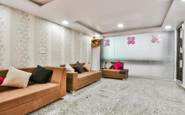 OYO 62418 Hotel Royal Palace