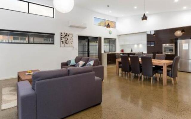 Great Ness Beachhouse - WiFi - Pet-Friendly