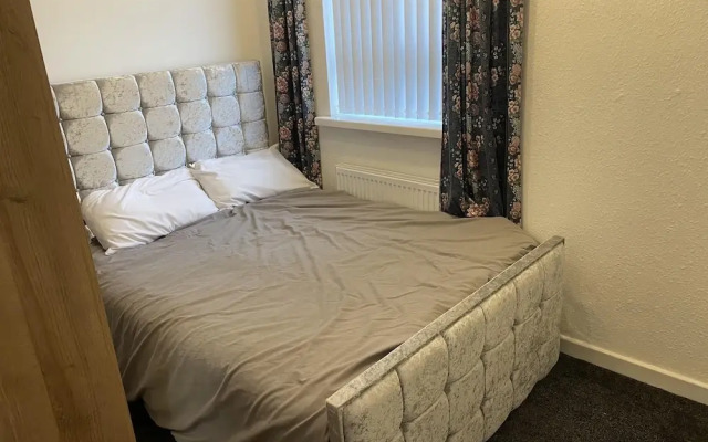 3 Bedroom House in Bradford