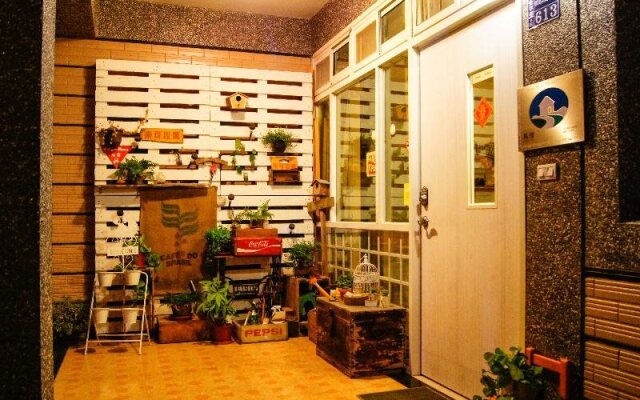 Happy Tree Hostel