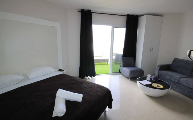 Rich Royal Suites