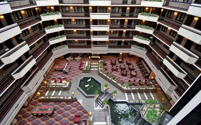 Embassy Suites by Hilton Dulles Airport