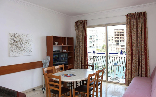 Spinola Bay Apartment by Getaways Malta