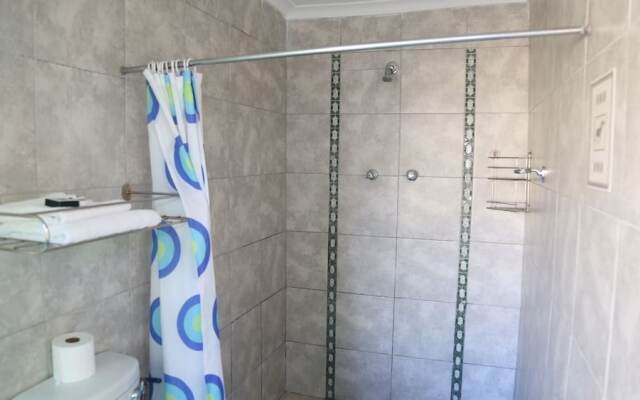 Roba Monakedi Guest Lodge