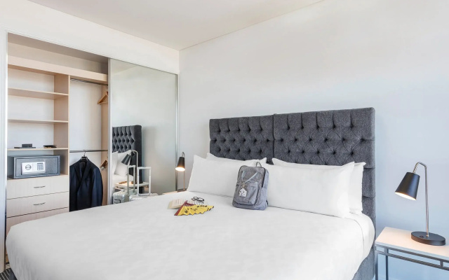 Meriton Suites Campbell Street, Sydney