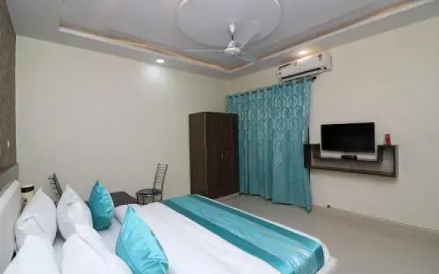 Oyo 15085 Rudra Inn