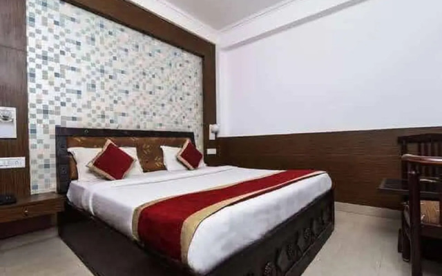 Pathway KDSON at Airport