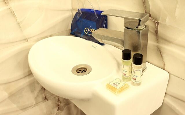 OYO 1483 Hotel Hiland Inn