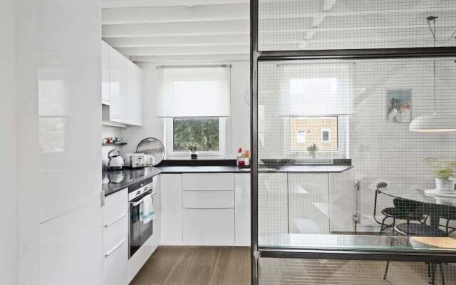 Stylish & Modern 2bed Apt, 5m to Overground