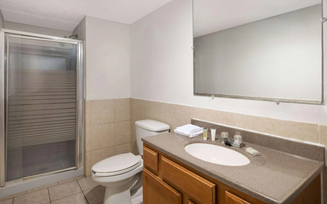 Super 8 by Wyndham Youngstown North