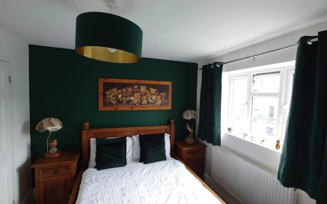 Lovely Rooms in a Quiet Place of Woking