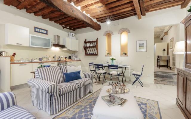 The 1400 s Apartment