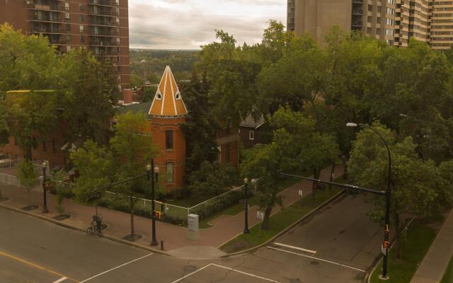 Holiday Inn Express Edmonton Downtown, an IHG Hotel