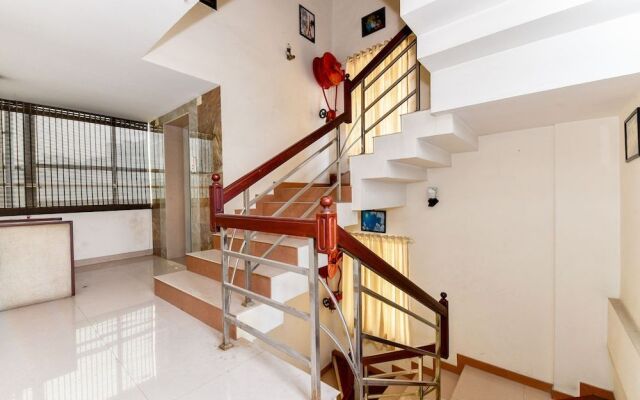 OYO 1400 Cochin Metro