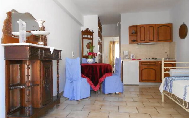 Maria Studios Rooms and Apartments