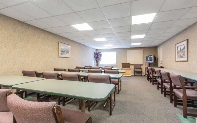 Econo Lodge Inn & Suites Joplin