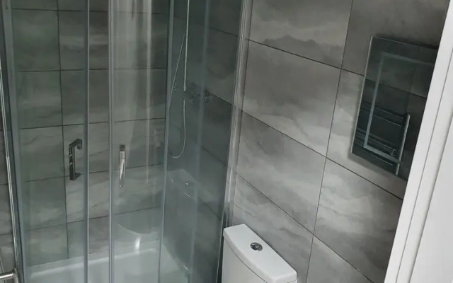 Deluxe 6 bed Suite in Liverpool City Center