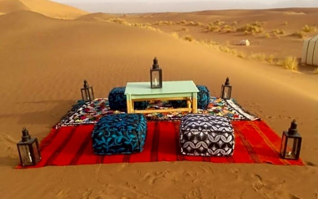 Bivouac Les Dunes De Tinfou